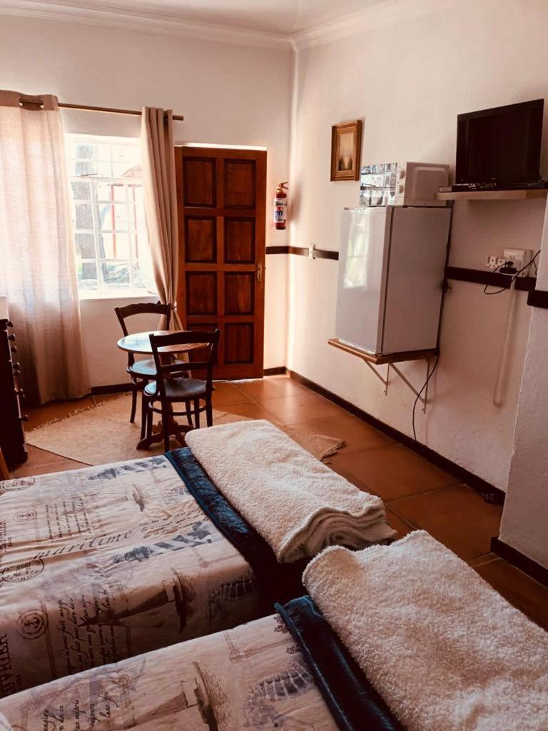 Serenity Guesthouse Klerksdorp Exterior photo