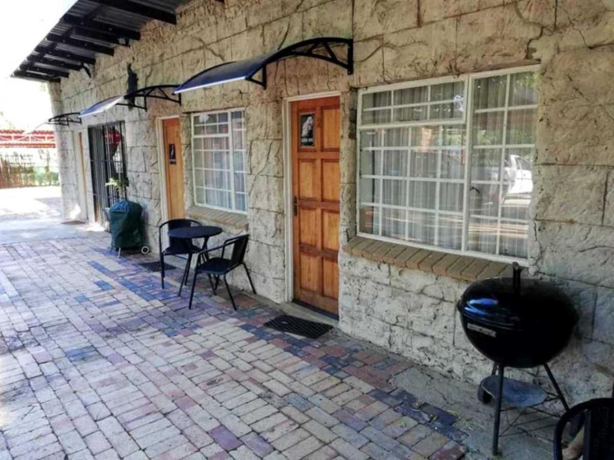 Serenity Guesthouse Klerksdorp Exterior photo
